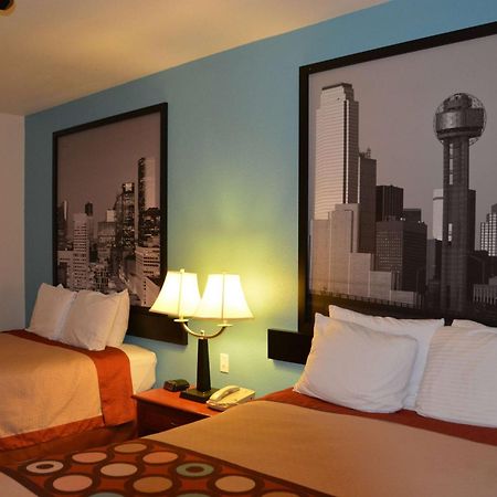 Super 8 By Wyndham Austin/Airport South Hotel Exterior photo