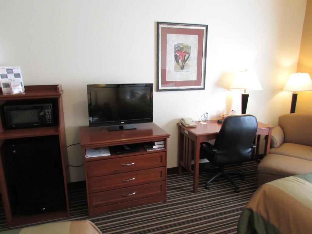 Super 8 By Wyndham Austin/Airport South Hotel Room photo