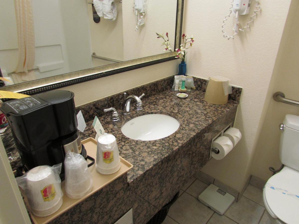 Super 8 By Wyndham Austin/Airport South Hotel Room photo